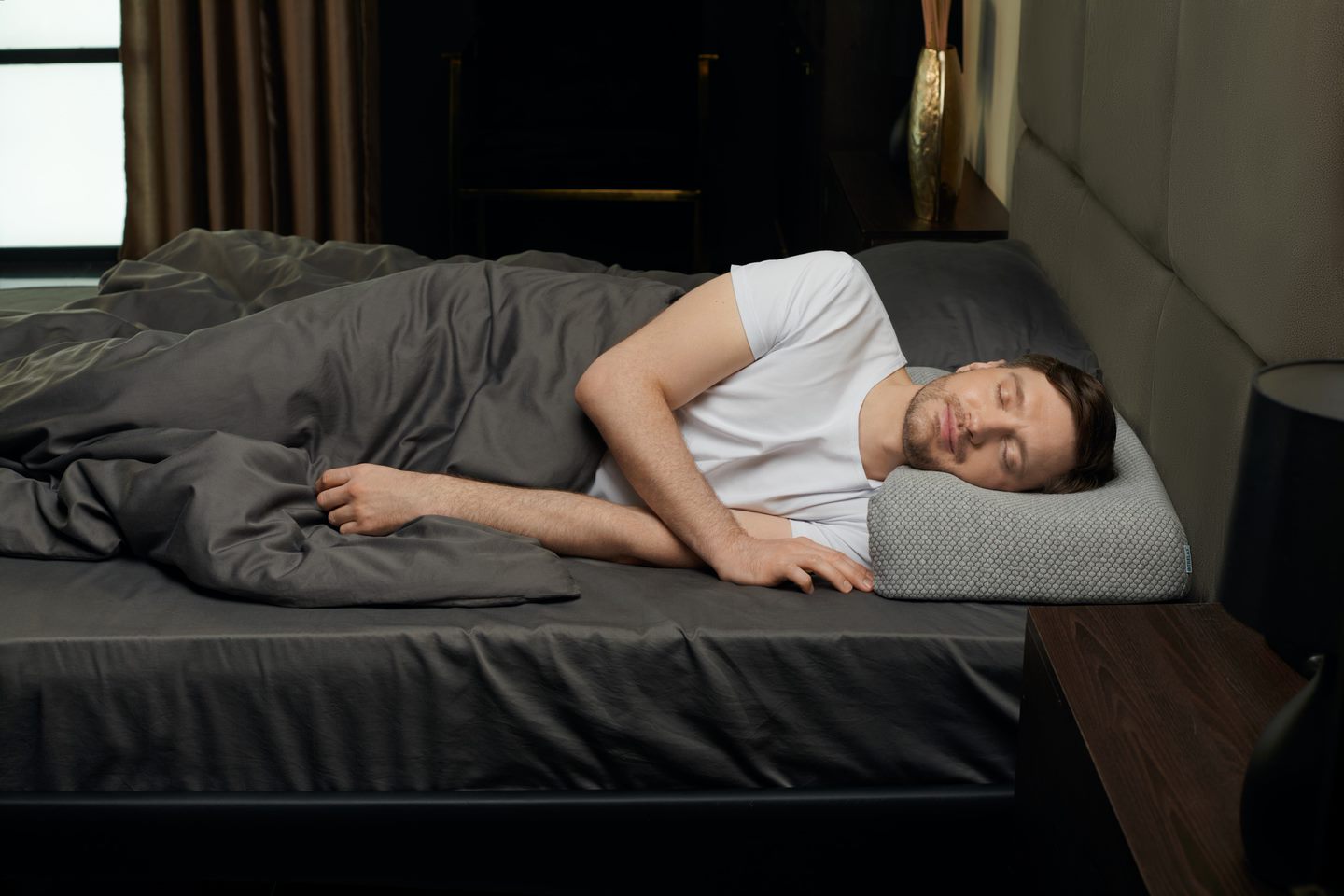 Подушка для сна на боку ортопедическая SOLA for man П30 Серая с эффектом памяти, Трелакс 60х38 купить в OrtoMir24